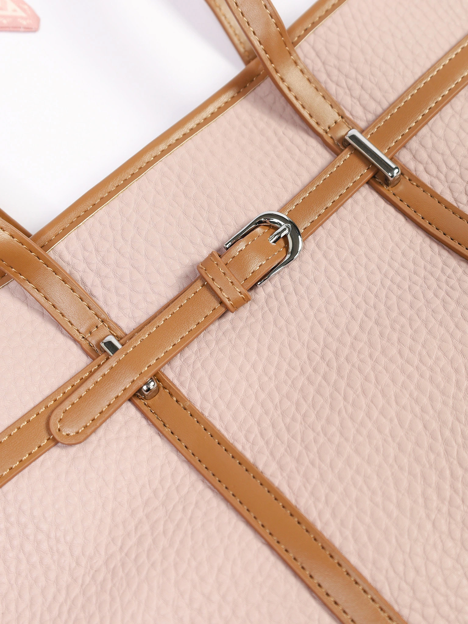 Сумка-тоут с контрастными ручками и ремешком с пряжкой в ассортименте